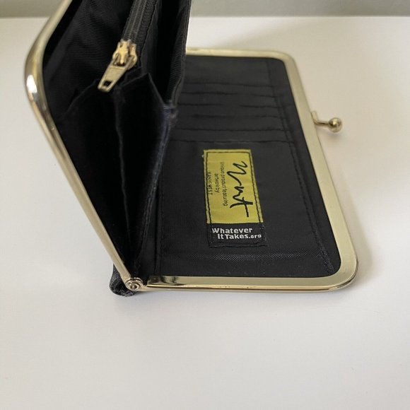 WHATEVER IT TAKES.ORG Kanye West Art Work Kiss Clasp Wallet Organizer Black - Picture 7 of 12